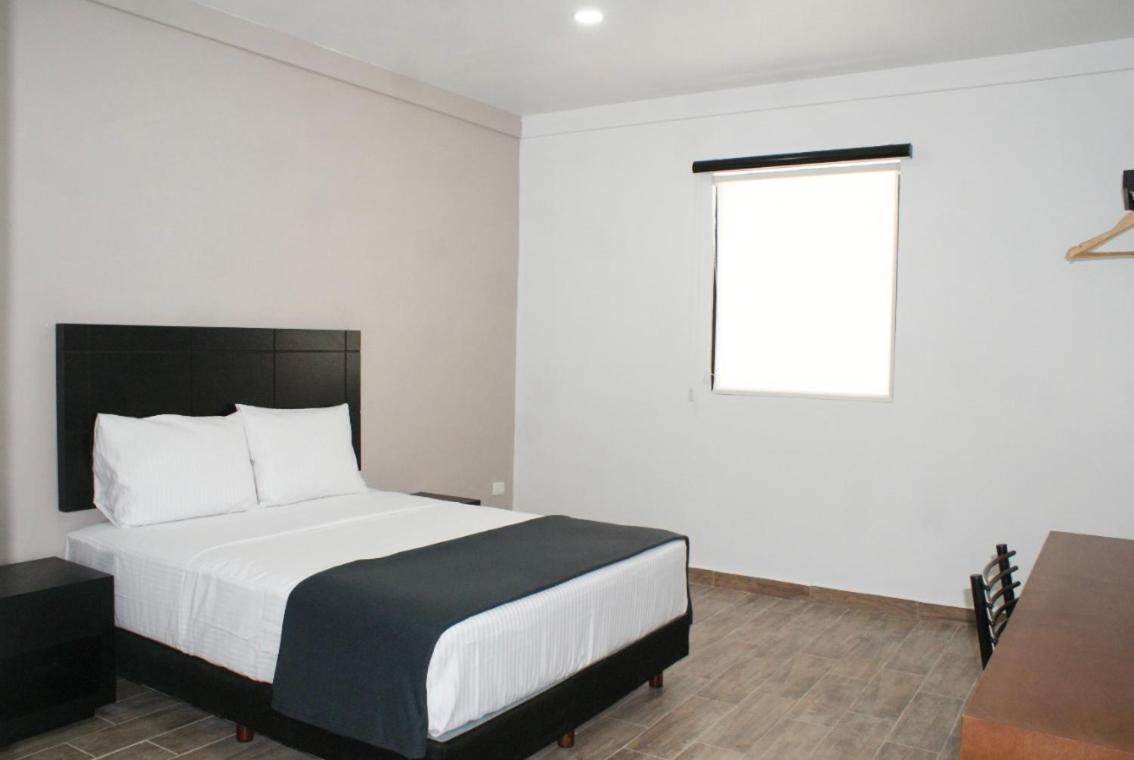 Hotel Capital Frontera 蒙克洛瓦 外观 照片