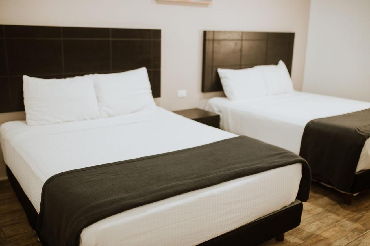 Hotel Capital Frontera 蒙克洛瓦 外观 照片
